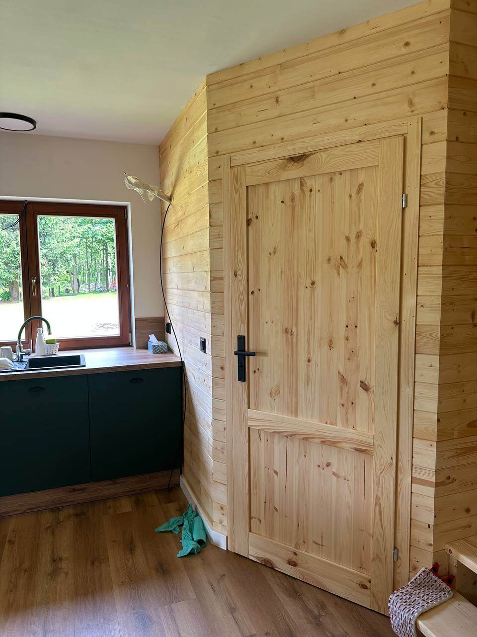 montaż drzwi drewniamnych