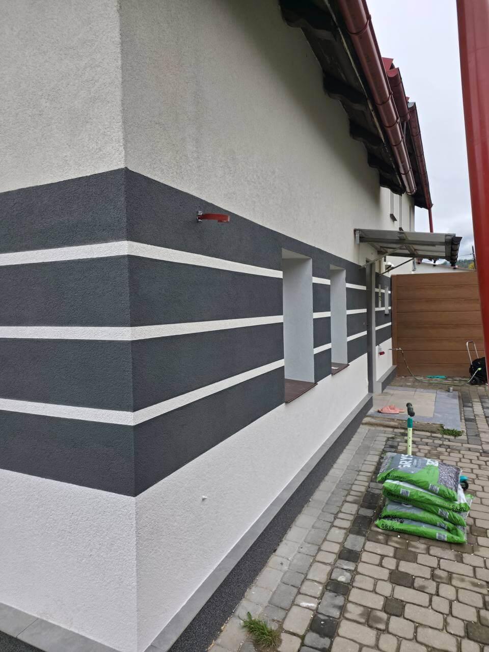 renowacja fasady po powodzi