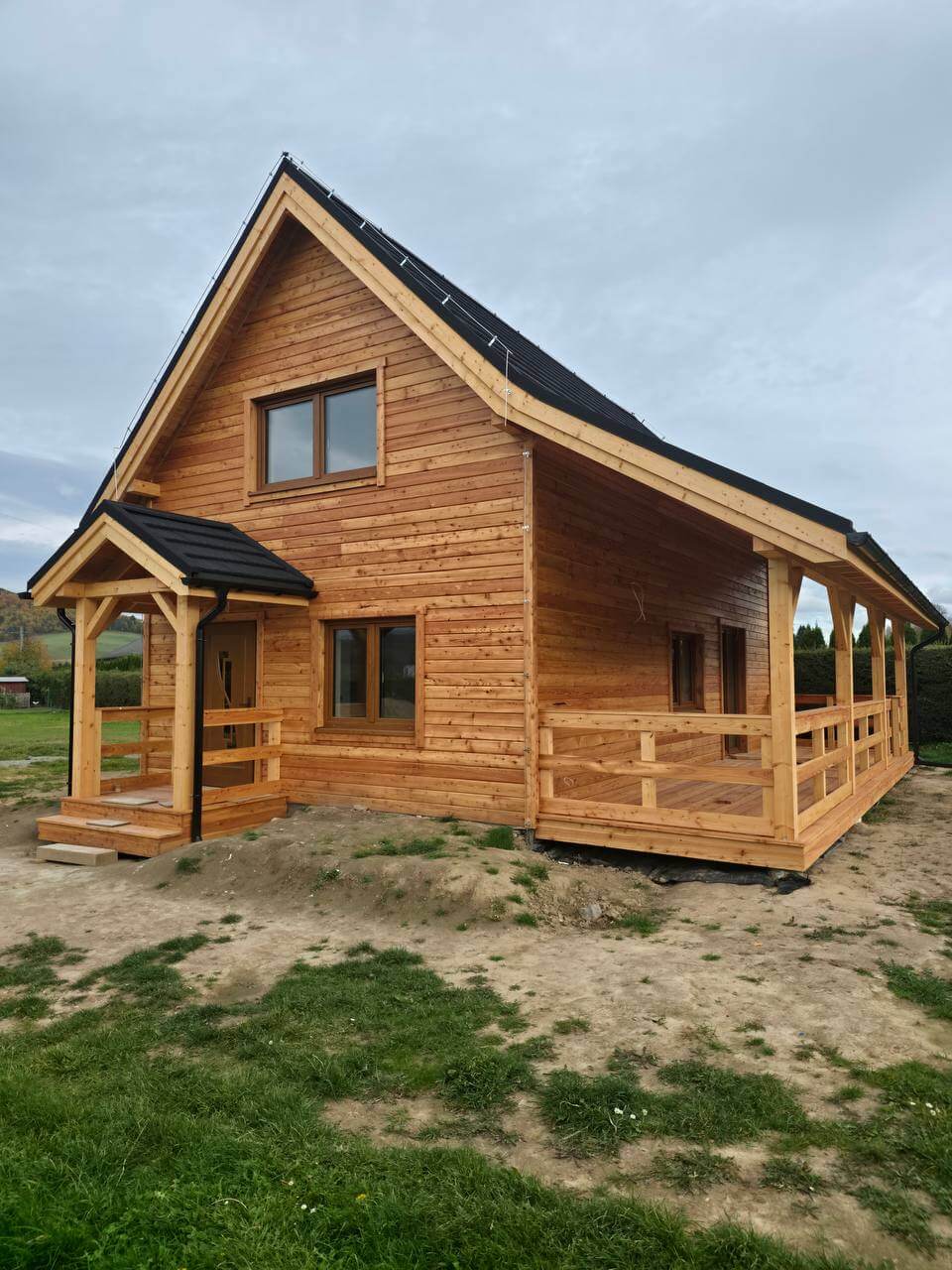 dom drewniany, wykonany w technologii szkieletowej z drewna klasy C24